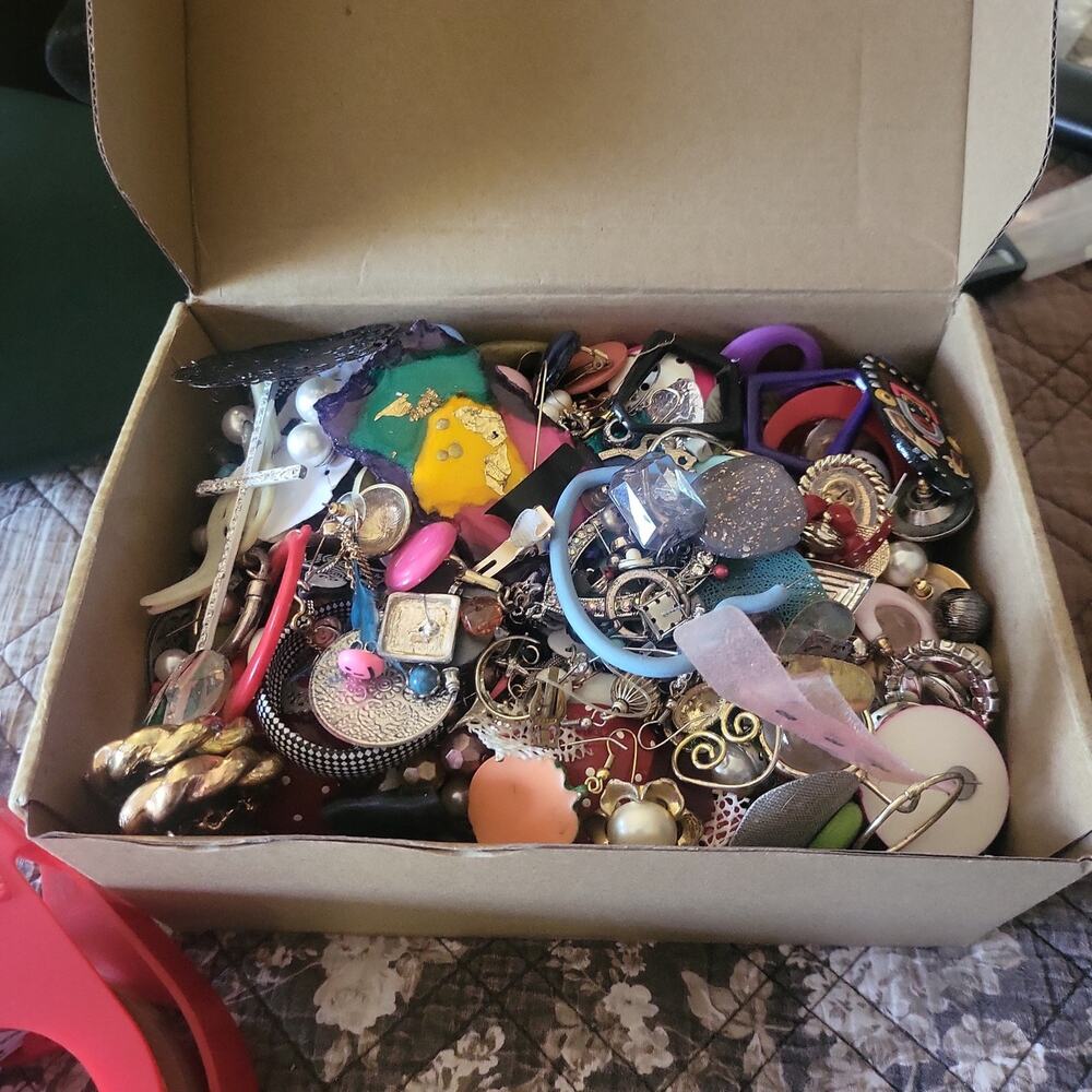 Jewelry Lot 5lbs lot of mostly vintage earings for crafting repurpose lot103
